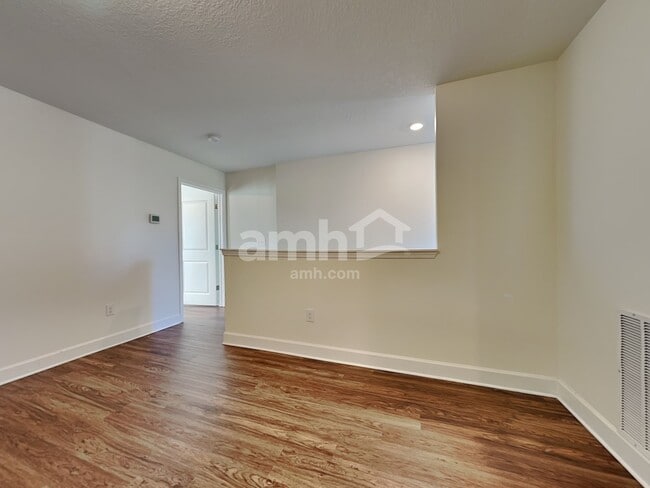 Building Photo - 921 Walden Pond Dr