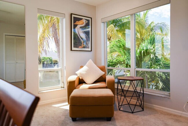 Building Photo - 8 Floral Ave