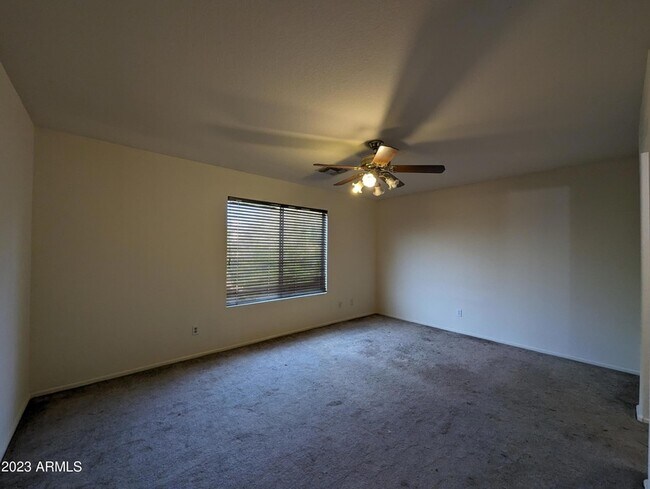 Building Photo - 5794 W Golden Ln