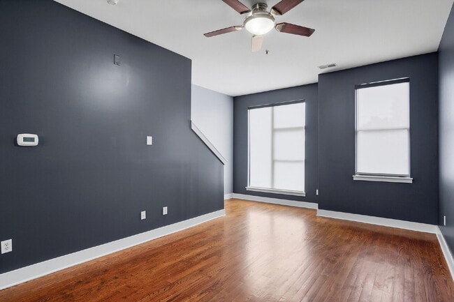 Building Photo - Modern Multi-Level 2BR Retreat with Garage Near Uptown Charlotte