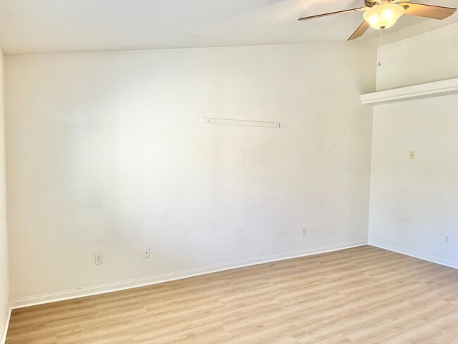 Building Photo - Huge 3 bed 2 bath Home In Storey Park Neig...