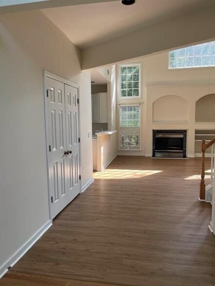 Building Photo - 2036 Londonberry Ct NE