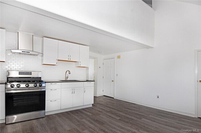 Building Photo - 44 Ridge St