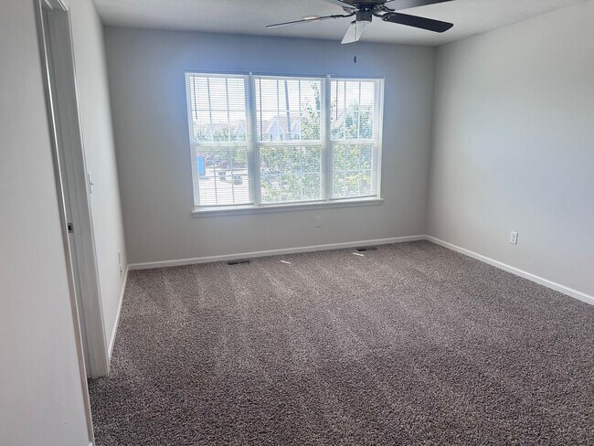 Building Photo - 3 Bed | 2.5 Bath | 1 Car Garage Townhome in Grain Valley