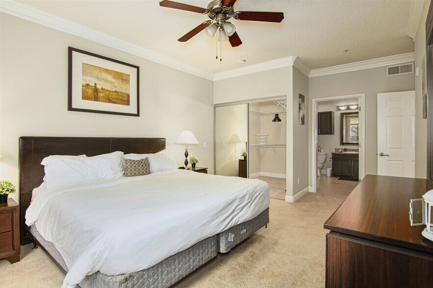 Building Photo - 2024 Post Oak Blvd