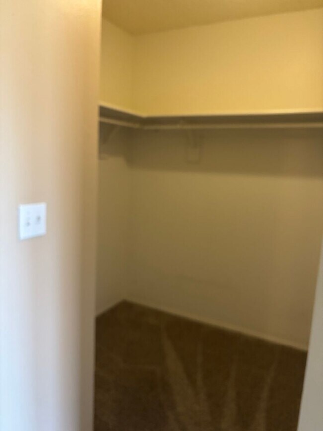 Building Photo - 1 Bedroom Condo close to Washington Square with seasonal outdoor pool and move in special!