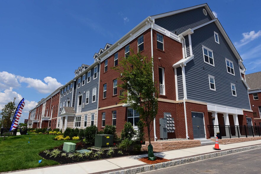 Primary Photo - Bayonne Bay