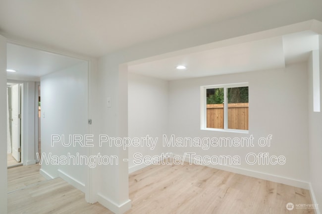 Building Photo - 1909 Guy Wetzel St