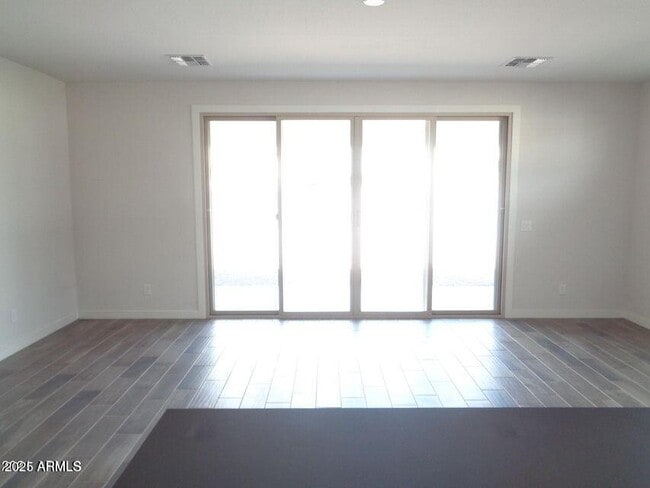 Building Photo - 42400 W Paseo Dr