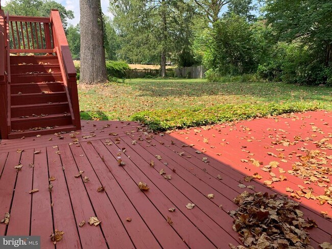 Building Photo - 1334 Mayflower Dr