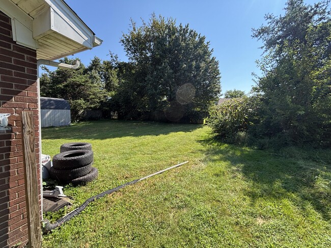 Building Photo - 330 Garden Park Dr