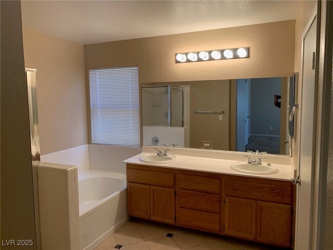 Building Photo - 8240 Peaceful Canyon Dr
