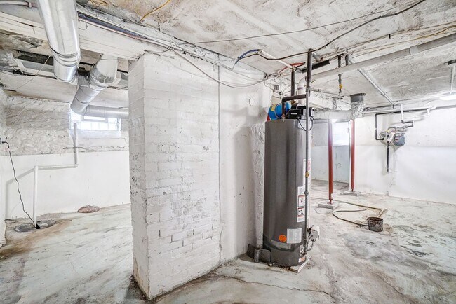 Building Photo - Three Bedroom in Cincinnati!