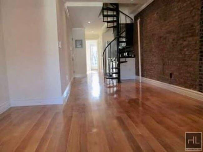 Building Photo - 219 E 28th St