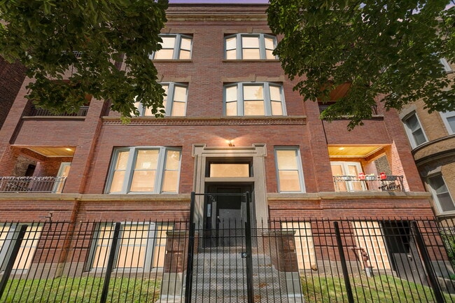 Primary Photo - 5724 S King Dr