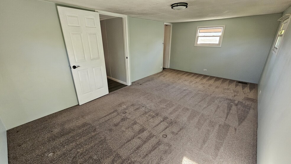 Big Master Bedroom - 26592 Military Rd