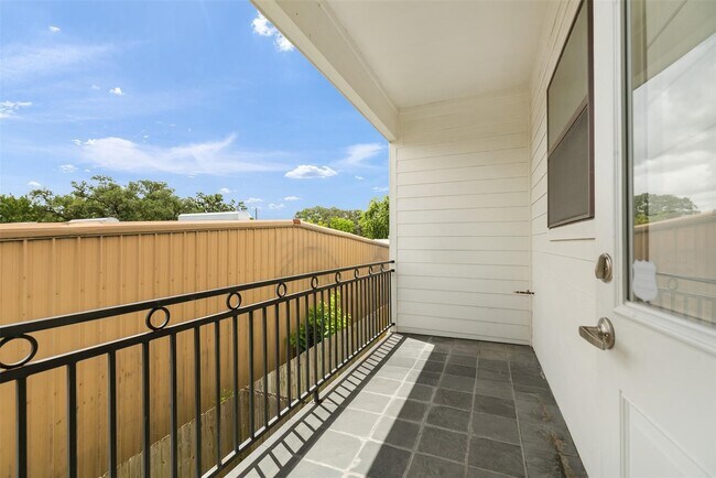 Building Photo - 829 Wakefield Dr