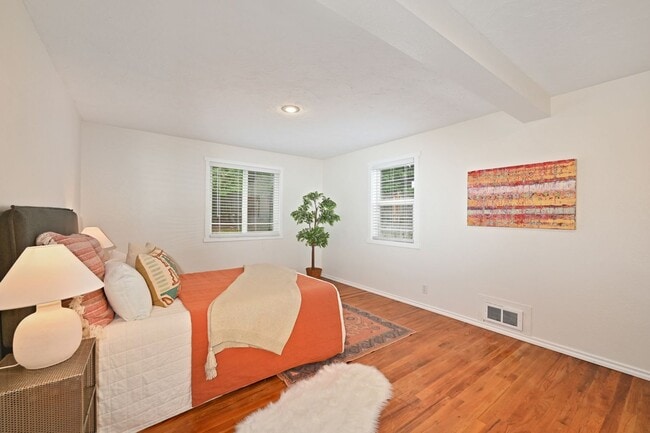 Building Photo - Cozy 2-bedroom 2 bath house in Redmond