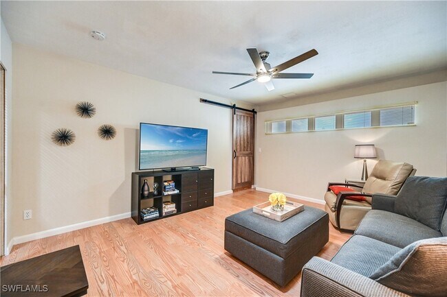 Building Photo - 878 Meadowland Dr