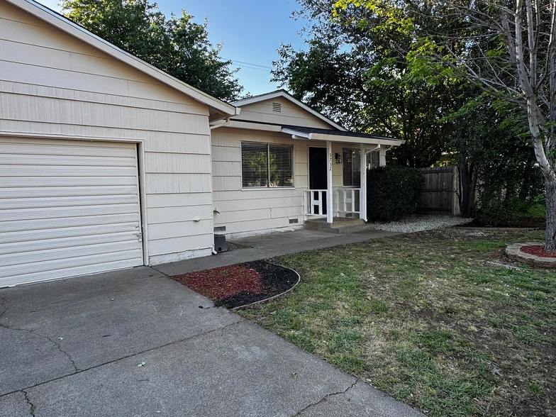 Building Photo - 3732 Mercury Dr