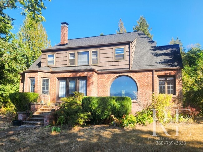 Building Photo - Waterfront Tudor | Private, Vintage Charm with Casita