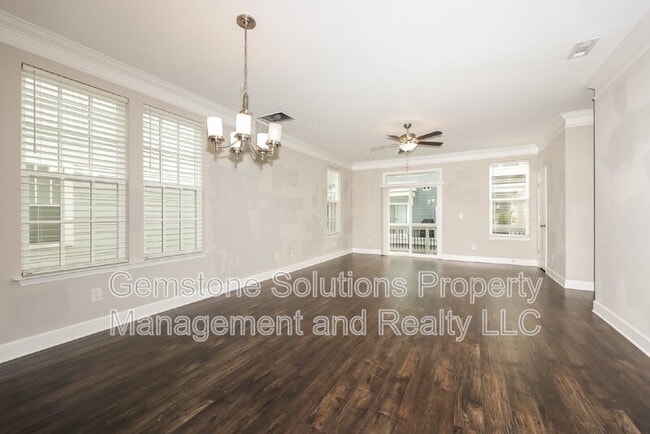 Building Photo - 345 Kara Ln