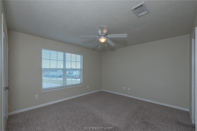 Building Photo - 2909 McLaren Dr