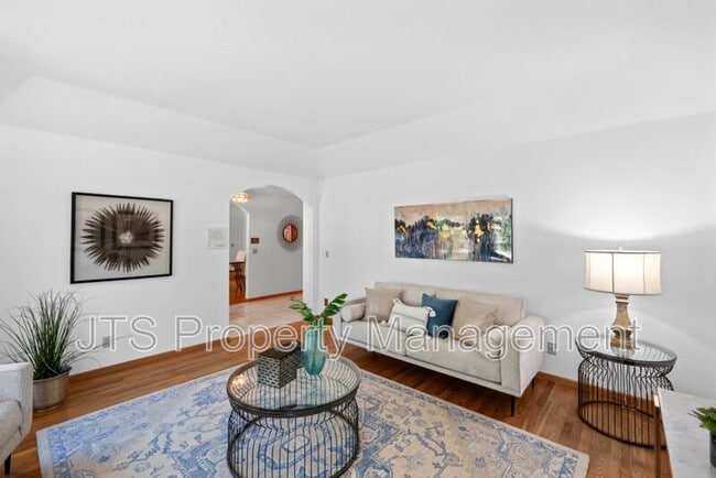 Building Photo - 7723 River Landing Dr