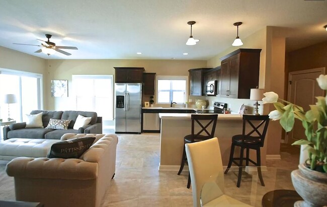 Building Photo - Centennial Pointe West