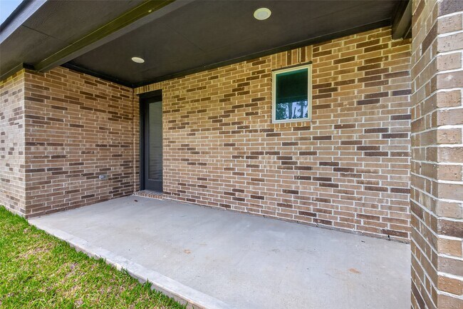 Building Photo - 13071 Pne Trace St