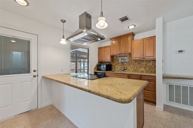 Building Photo - 1510 Afton St