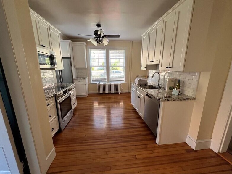 Building Photo - 16 Bull St