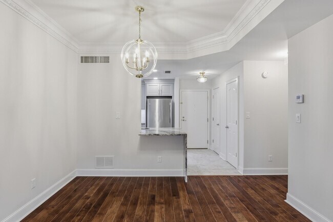 Building Photo - 5400 Park Ave