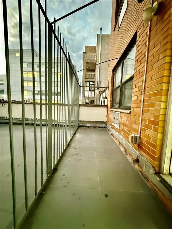 Building Photo - 826 55th St