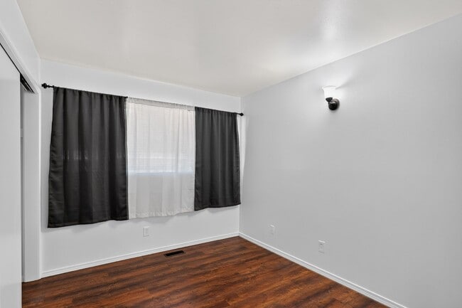 Building Photo - 13419 NE Sacramento St