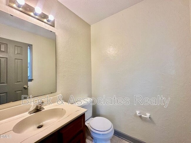 Building Photo - 216 S Walker St