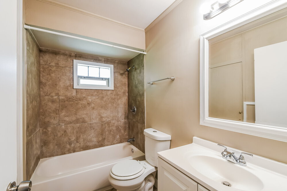 Building Photo - 933 Lebon Dr