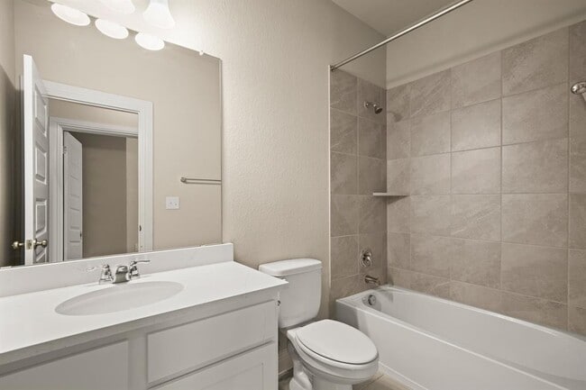 Building Photo - 709 Pinnacle View Dr