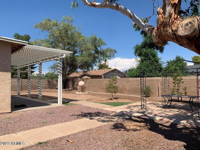 Building Photo - 557 S Sunwood Cir