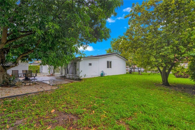 Building Photo - 9441 SW 27th Dr