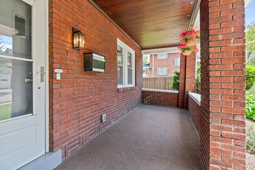 Building Photo - 6361 Waldron St