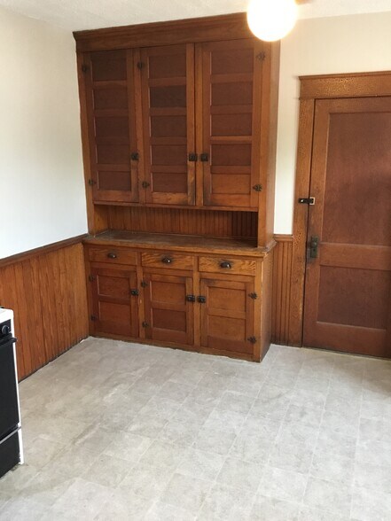 Building Photo - 918 W 32nd St