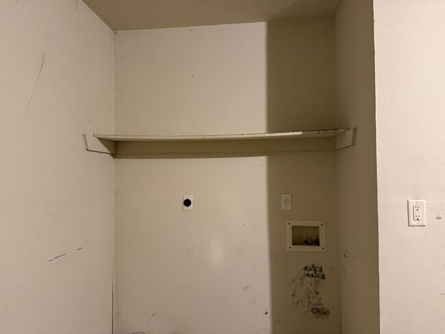 Building Photo - 2718 Blackburn Dr