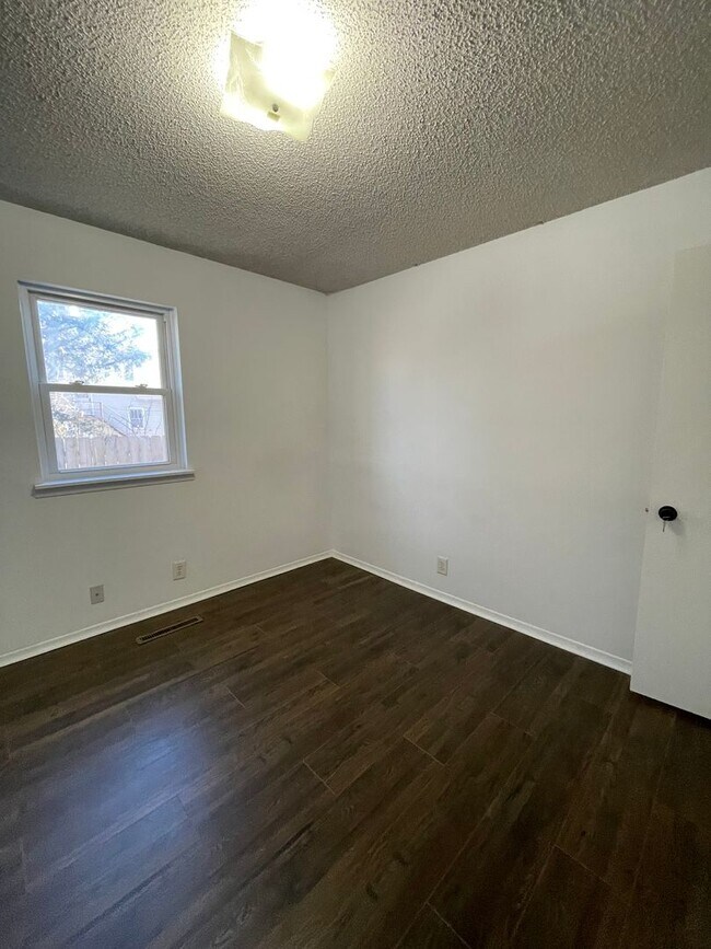 Building Photo - 618 Wilson St