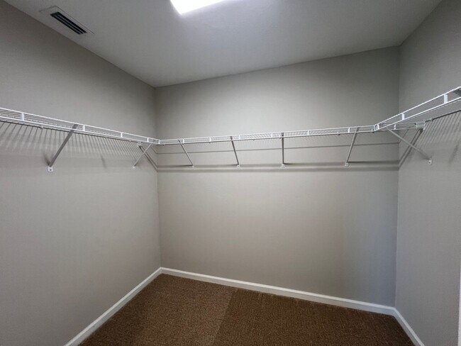 Building Photo - 4/2 In Torino