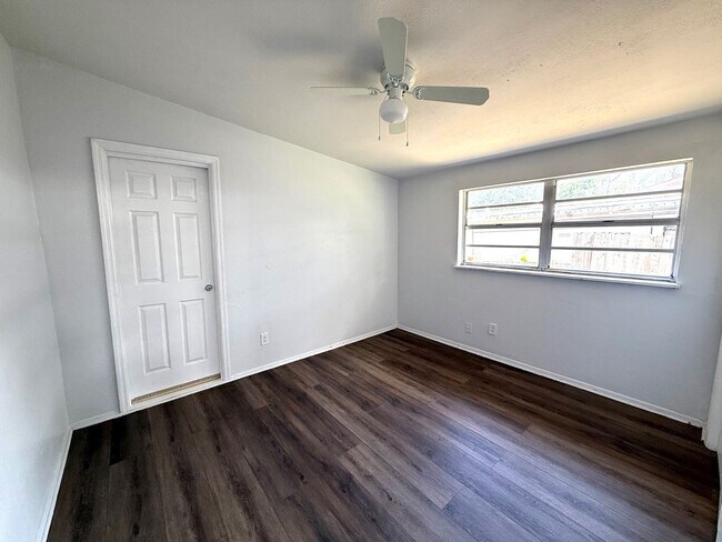Building Photo - Charming 3-Bedroom, 2-Bath Duplex for Rent...
