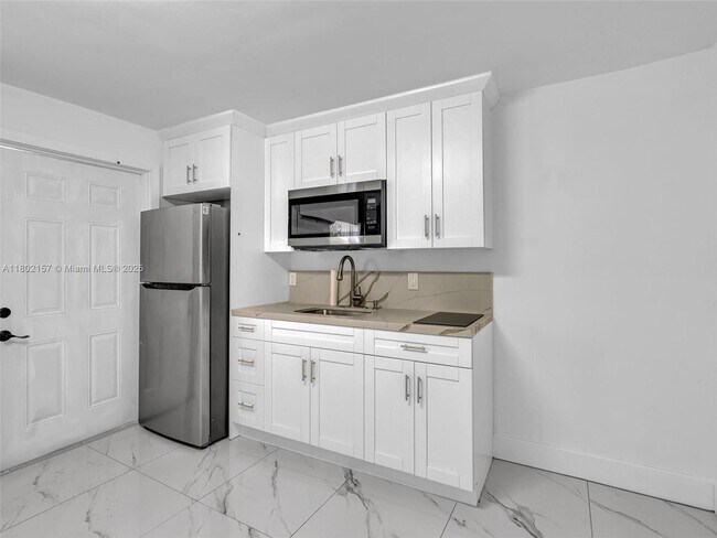 Building Photo - 4941 SW 44th Ave
