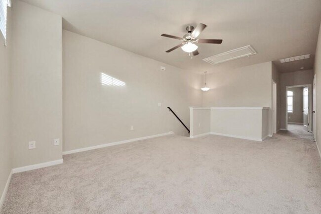 Building Photo - 2880 Donnell Dr