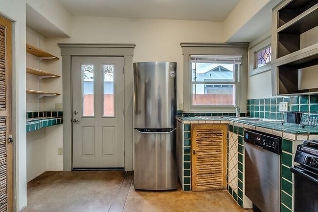 Building Photo - Southwest Charm in the Heart of Tucson – D...