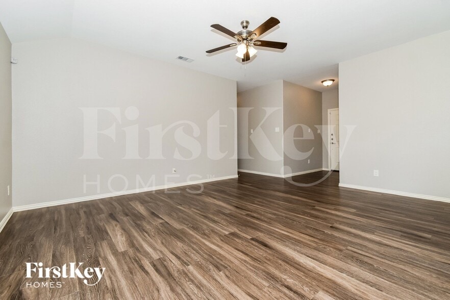 Building Photo - 1821 Ridgecrest Dr